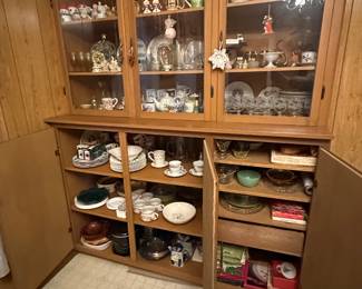 Got the keys on Tuesday! Here are the pics for the initial walk through! We did not open any boxes or totes! This is just what was out waiting for us! More detailed photos added almost daily starting this week! This built in china cabinet is stuffed with great vintage collectibles, glassware, china, and lots of treasures!