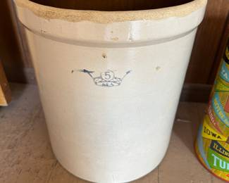 A nice 5 gallon crock!