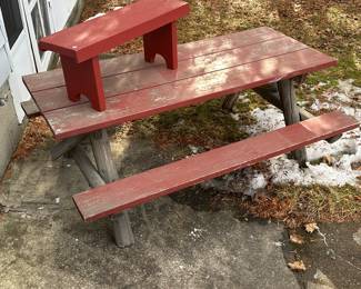 Nice picnic table and bench! 