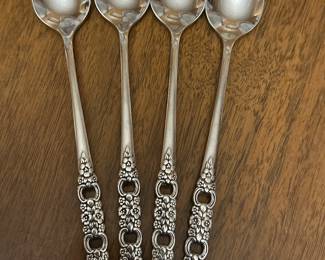 This is an OUTSTANDING 107 Piece set of (Stainless) by ONEIDA SILVER - The pattern is Viola-Voila! There are FOUR ice tea spoons.