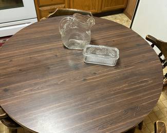 A very nice wooden kitchen table and four chairs! Has a nice 12 inch leave. 