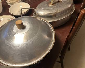 Some nice vintage kitchenware pieces! 
