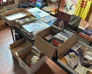 Table filled with comics, figurines and assorted collectables! 