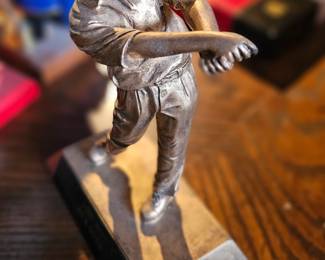 bronze golfer