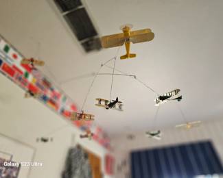 airplanes for boys room