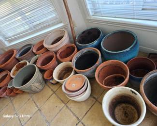 lots of flower pots for the upcoming Spring season 