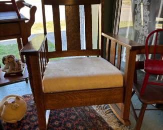 Beautiful Mission style Oak Rocking Chair