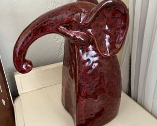 Mottled ceramic elephant mother and baby figures......