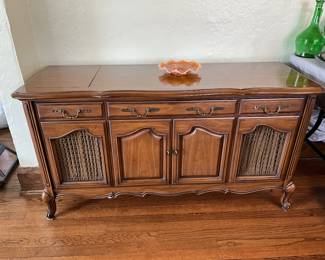 Vintage Magnavox stereo console....