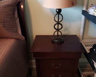 PAIR OF BEDSIDE TABLES AND LAMPS
