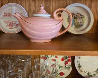 Pink Hull Aladdin Genie Teapot; Childrens dishes; Drink Ware; Vintage Plates