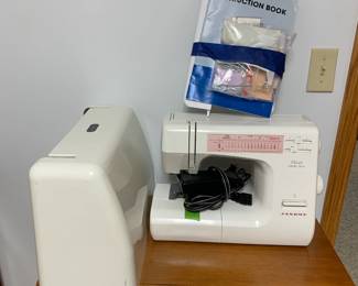 Janome Decor Excel 5018 Sewing Machine with Case, Pedal, Instruction Book Plus Extras