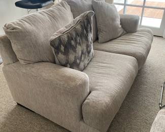loveseat (1/2)