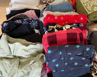 womens clothing (pants, shorts, etc)