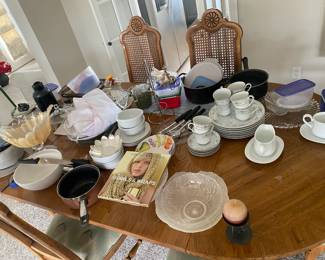 dining table (Seats 6), kitchenware