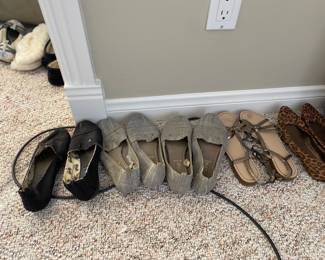 womens shoes (size 6)