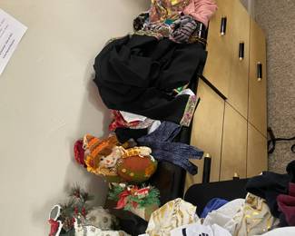 holiday decor, dresser