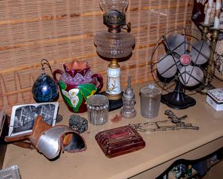 DECOR AND COLLECTIBLES
