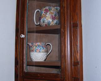 SMALL CORNER CURIO