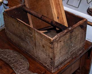 ANTIQUE WOOD BOX