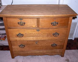 VINTAGE CHEST OF DRAWERS