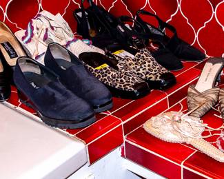Clothes - Shoes - Purses