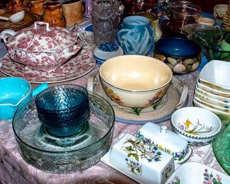 TABLES OF CERAMICS AND GLASSWARE