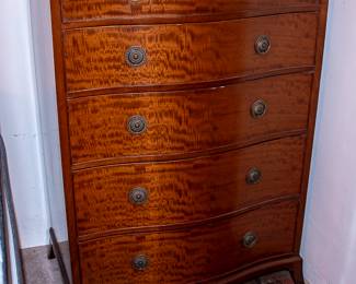 FLAMED VENEER CHEST OF DRAWERS