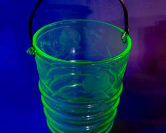 URANIUM GLASS ICE BUCKET UNDER BLACK LIGHT