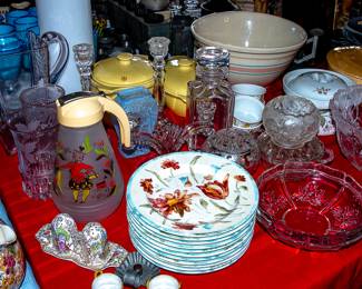 TABLES OF VINTAGE CERAMICS AND GLASSWARE