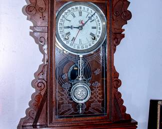 ANTIQUE MANTLE CLOCK