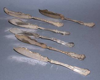 VINTAGE SILVER PLATE BUTTER KNIVES