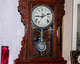ANTIQUE MANTLE CLOCK