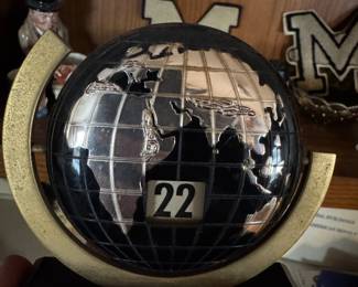 VINTAGE GLOBE CALENDAR 