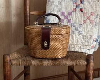 ANTIQUE RUSH SEAT CHAIR, ANTIQUE QUILT 