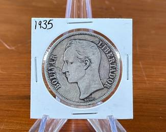 A 1935 Venezuela 5 Bolivares silver crown weighing 25 grams in .900 silver. Encased in a protective coin slip with stunning detail.