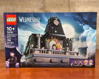 A sealed Lego Wednesday & Enid’s Dorm Room set. The scene includes both an interior and exterior section, and shows off the personalities of both characters and the school itself. The set includes 2 versions of each character, as well as Thing. LEGO Wednesday 76781 Wednesday & Enid’s Dorm Room comes with 750 pieces.