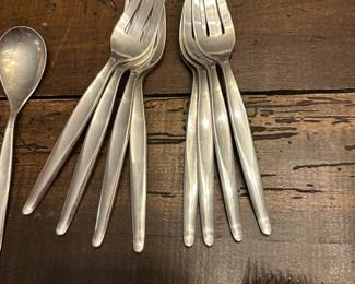 S1 - $1500. "Contour" by Towle Sterling Silver Flatware. 1950s Pattern. Service for 8 (-1 Dinner Fork). Weight Available Upon Request. 
