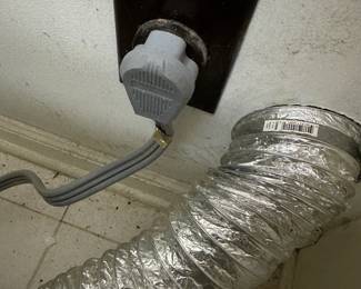 C60 - $100. GE Electric Dryer. Model #GTD33EASK0WW. 