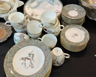 C70 - $400. Wedgewood  "Humming Birds" in excellent condition.  12 - 5 piece place settings.