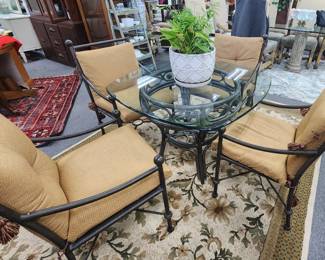 Patio table set (Table and 4 chairs)
