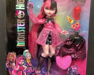 Monster High Draculaura Count Fabulous Fashion Doll W Accessories 