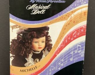 The Heritage Mint Platinum Collection Michelle Porcelain Musical Doll 