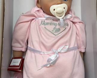 002 The AshtonDrake Galleries Mommys Girl Realtouch Babydoll