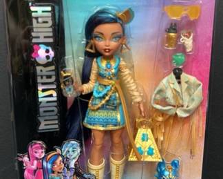 Monster High Cleo De Nile Fashion Doll And Accessories 