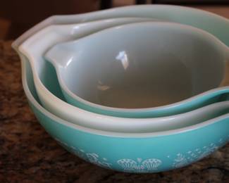 Vintage Pyrex Cinderella bowl set