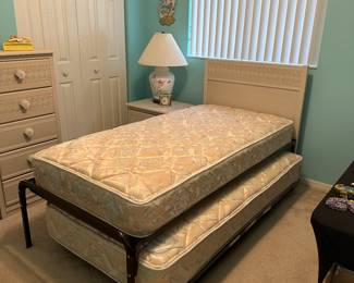 Trundle bed