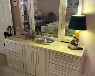 Matching dresser & mirror