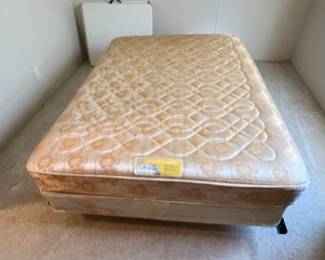 Mattress & Box Springs
