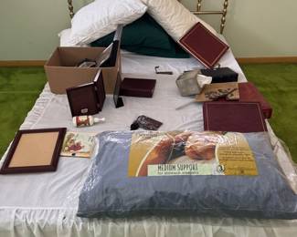 This bed frame Monday night price is $10
Must bring your own tools to take it apart.